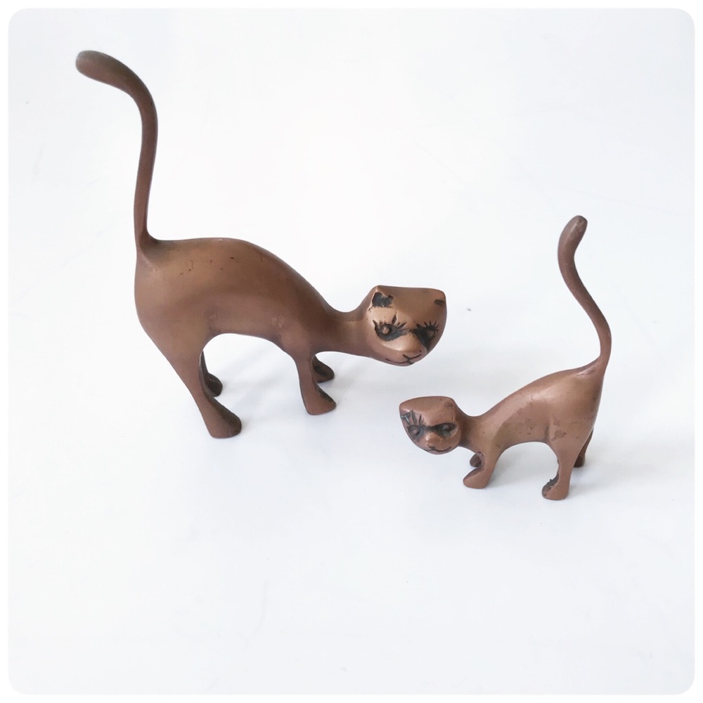 Vintage MCM pair of brass cats home decor